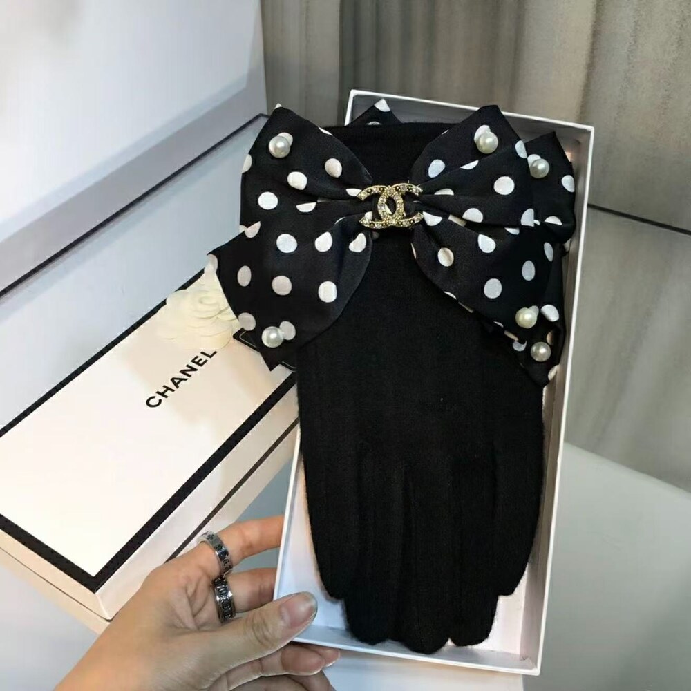Chanel Black Gloves with Polka Dot Bow - Picture 6 of 6